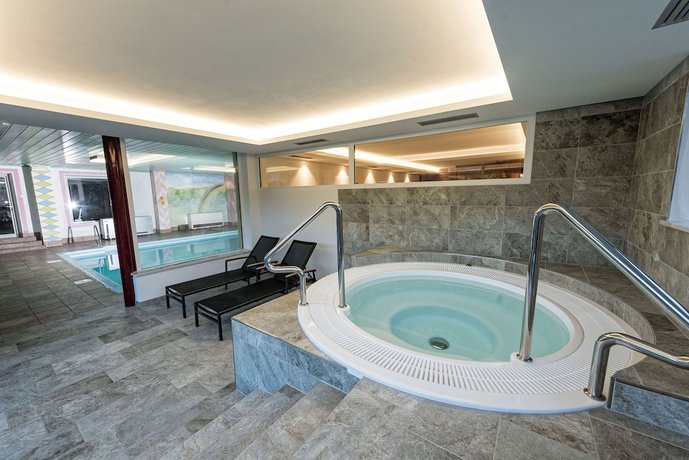 Imagen de la piscina del Hotel Alpenland, Stuls - Stulles. Foto 18