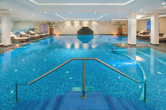 Imagen de la piscina del Hotel Alpenpalace Luxury Hideaway and Spa Retreat. Foto 16