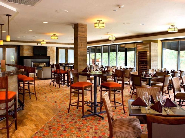 Imagen del bar/restaurante del Hotel Alpenrock Breckenridge, Curio Collection by Hilton. Foto 3