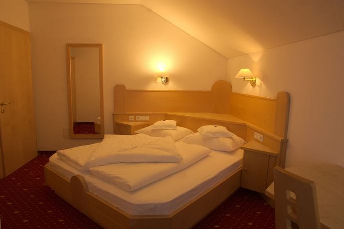Imagen de la habitación del Hotel Alpenrose, Curon Venosta. Foto 6