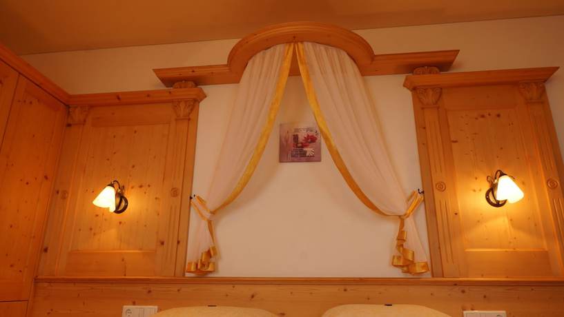 Imagen de la habitación del Hotel Alpenrose, Curon Venosta. Foto 9