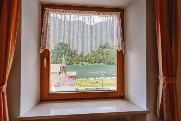 Imagen de la habitación del Hotel Alpenrose, Curon Venosta. Foto 12