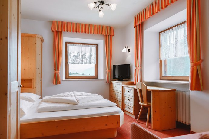 Imagen de la habitación del Hotel Alpenrose, Curon Venosta. Foto 13