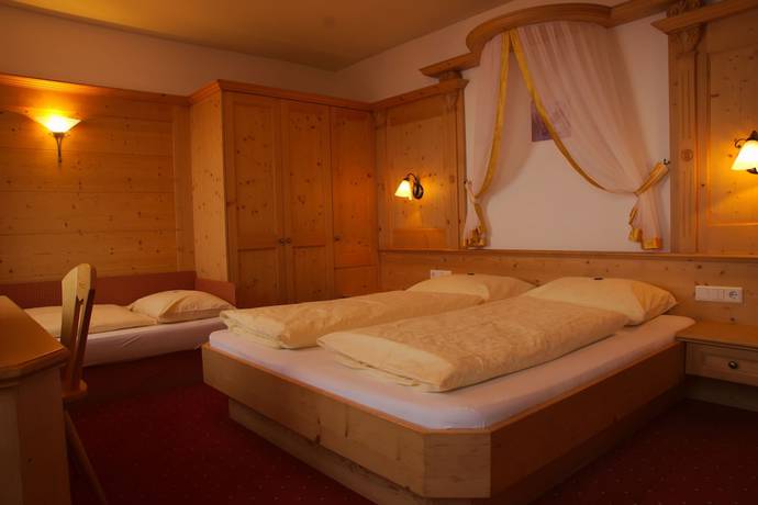 Imagen de la habitación del Hotel Alpenrose, Curon Venosta. Foto 19
