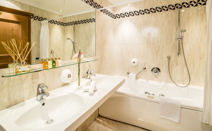 Imagen de la habitación del Hotel Alpenroyal Grand. Foto 6