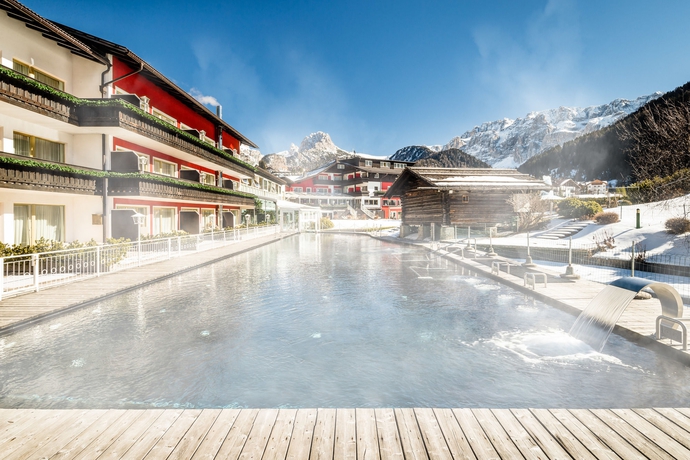 Imagen de la piscina del Hotel Alpenroyal Grand. Foto 15