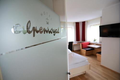 Imagen de la habitación del Hotel Alpenroyal, Kastelruth - Ciastel - Castelrotto. Foto 8