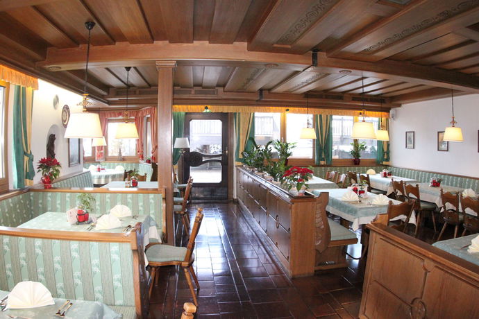 Imagen de la piscina del Hotel Alpenwohlf&uuml;hlhotel D&ouml;rflwirt. Foto 8