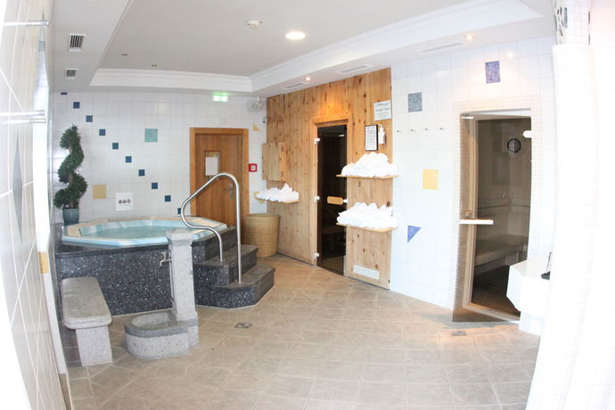 Imagen de la piscina del Hotel Alpenwohlf&uuml;hlhotel D&ouml;rflwirt. Foto 9