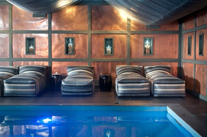 Imagen de la piscina del Hotel Alpes Pralong. Foto 14