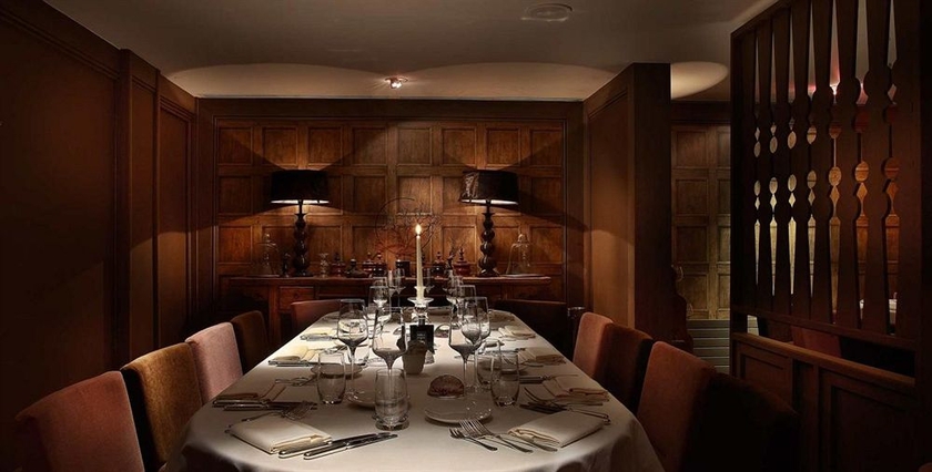 Imagen del bar/restaurante del Hotel Alpes Pralong. Foto 2