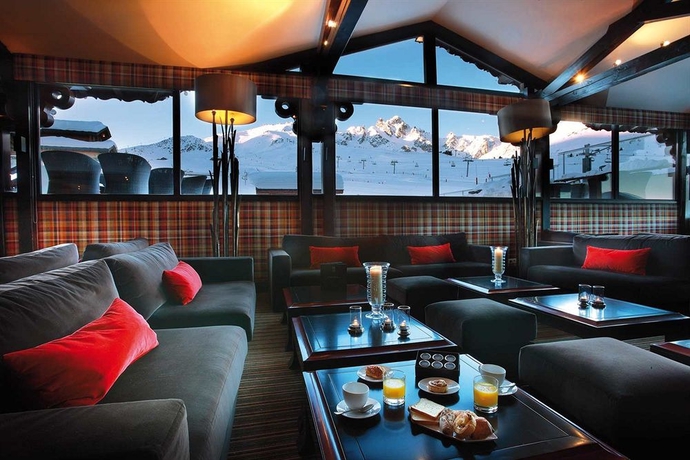 Imagen de los interiores del Hotel Alpes Pralong. Foto 10