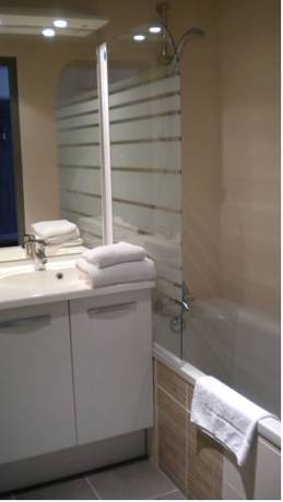 Imagen de la habitación del Hotel Alpha, Annecy. Foto 12
