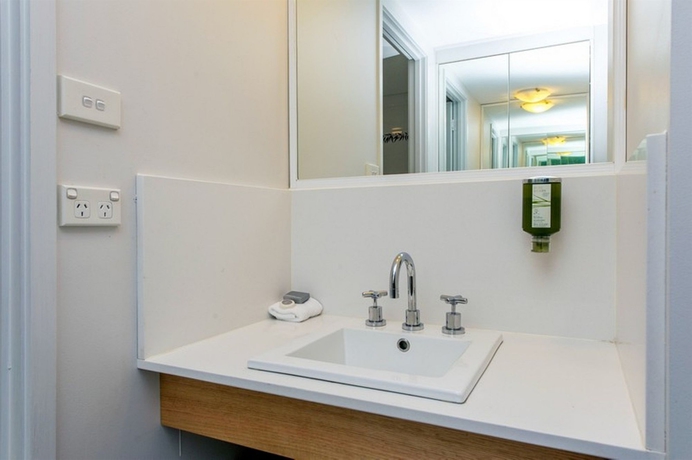 Imagen de la habitación del Hotel Alpha Canberra. Foto 7