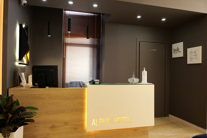 Imagen de los interiores del Hotel Alpha, Gjasht&euml;. Foto 18