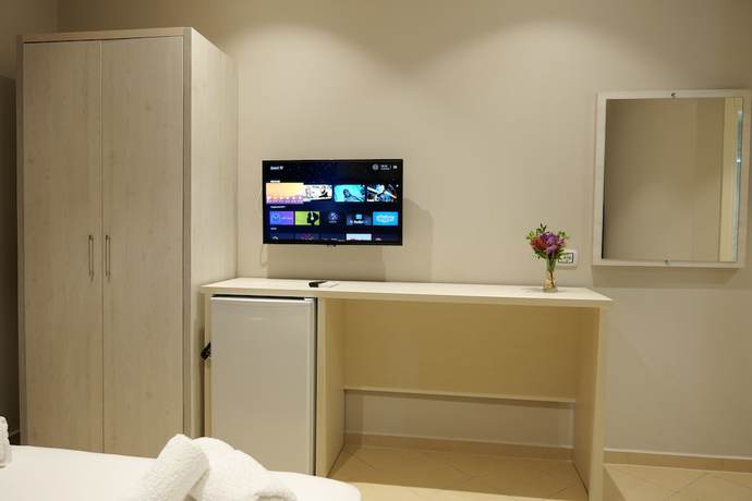 Imagen de la habitación del Hotel Alpha, Gjasht&euml;. Foto 7