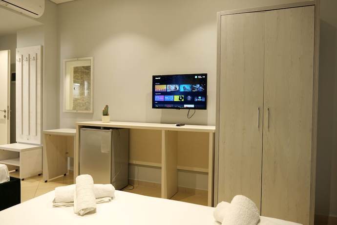 Imagen de la habitación del Hotel Alpha, Gjasht&euml;. Foto 9