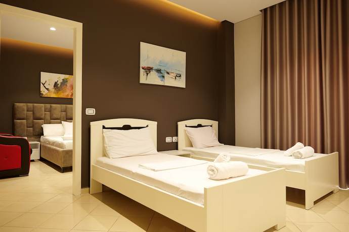 Imagen de la habitación del Hotel Alpha, Gjasht&euml;. Foto 10