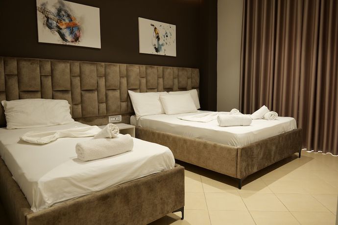 Imagen de la habitación del Hotel Alpha, Gjasht&euml;. Foto 12