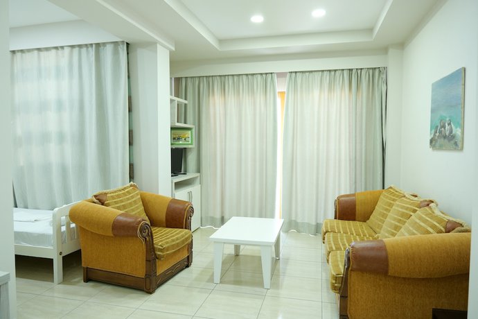 Imagen de la habitación del Hotel Alpha, Gjasht&euml;. Foto 13