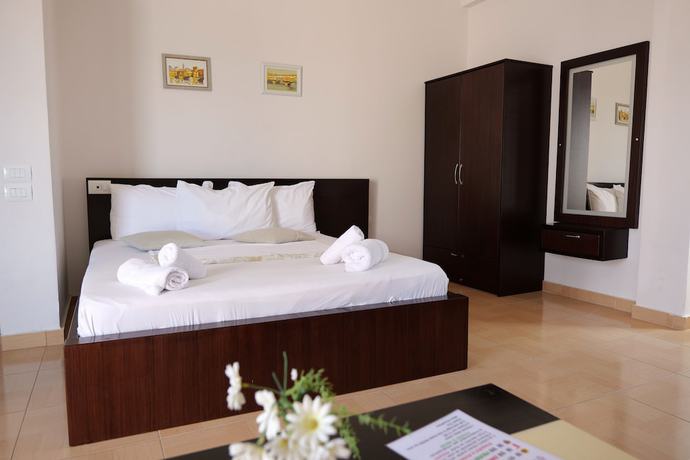 Imagen de la habitación del Hotel Alpha, Gjasht&euml;. Foto 14