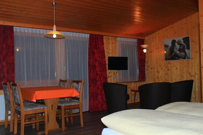 Imagen general del Hotel Alpha, Gr&auml;chen. Foto 6