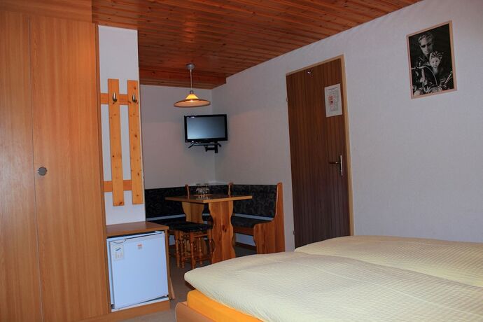 Imagen de la habitación del Hotel Alpha, Gr&auml;chen. Foto 18
