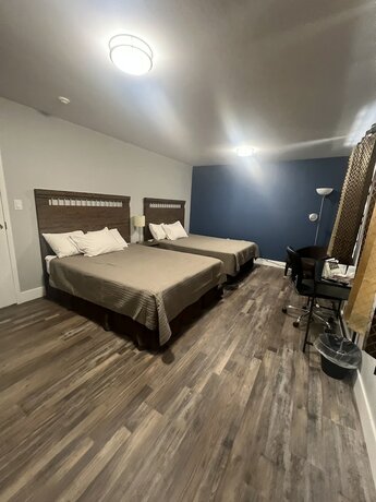 Imagen de la habitación del Hotel Alpha Inn. Foto 8