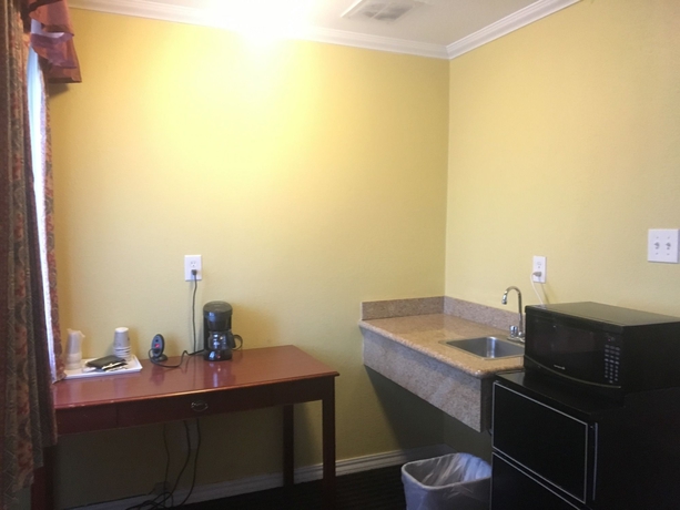 Imagen de los interiores del Hotel Alpha Inn and Suites. Foto 15