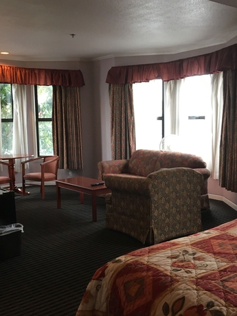 Imagen de la habitación del Hotel Alpha Inn and Suites. Foto 3