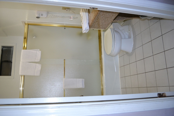 Imagen de la habitación del Hotel Alpha Inn and Suites. Foto 6