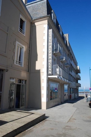 Imagen de los exteriores del Hotel Alpha Oc&eacute;an. Foto 5