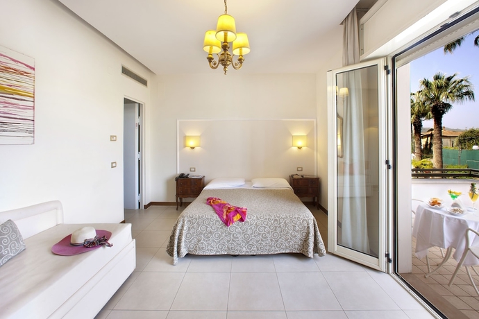 Imagen de la habitación del Hotel Alpha, Sant Agnello. Foto 6