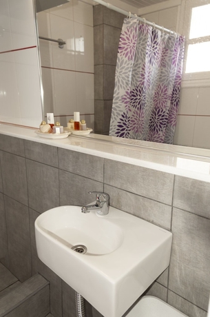 Imagen de la habitación del Hotel Alpha Studios. Foto 15