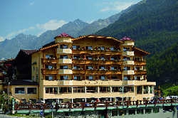 Imagen de los exteriores del Hotel Alphof. Foto 6