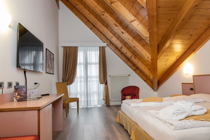 Imagen de la habitación del Hotel Alpholiday Dolomiti Wellness. Foto 4