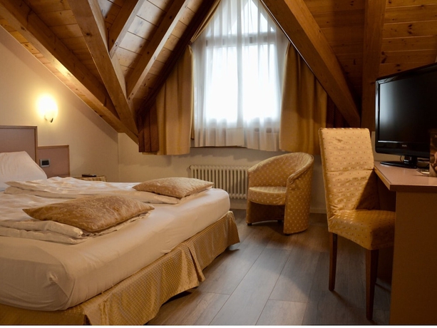 Imagen de la habitación del Hotel Alpholiday Dolomiti Wellness. Foto 10