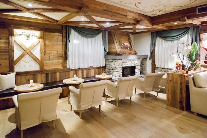 Imagen de los interiores del Hotel Alpholiday Dolomiti Wellness. Foto 18