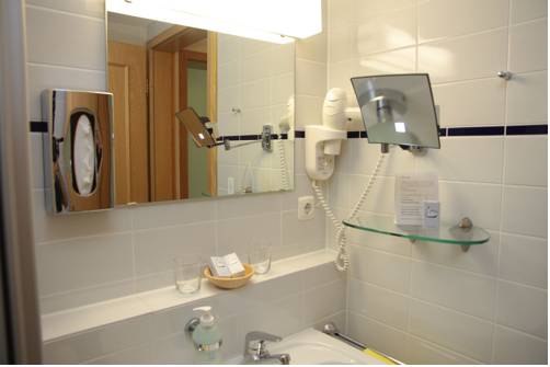 Imagen de la habitación del Hotel Alphotel Ettal. Foto 6