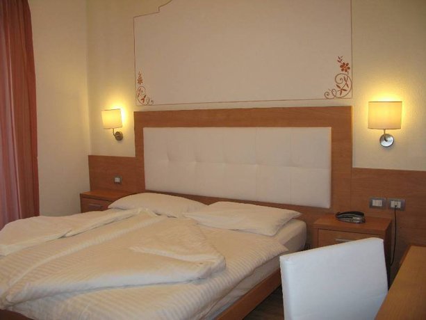 Imagen de la habitación del Hotel Alphotel Milano. Foto 18