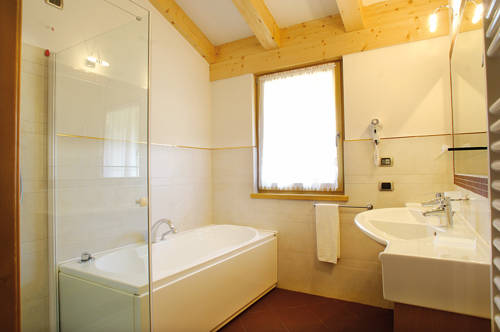 Imagen de la habitación del Hotel Alphotel Taller. Foto 3