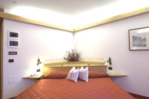 Imagen de la habitación del Hotel Alphotel Taller. Foto 8