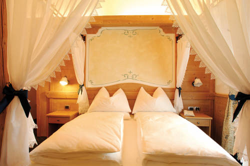 Imagen de la habitación del Hotel Alphotel Taller. Foto 9