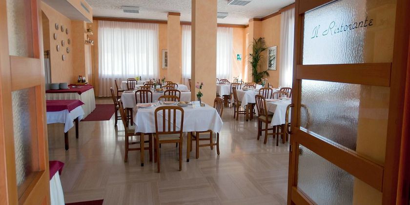 Imagen del bar/restaurante del Hotel Alpi, Baveno. Foto 5