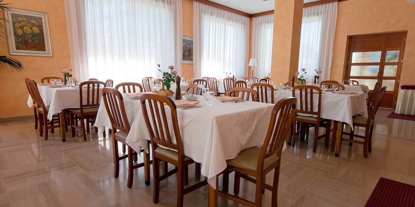 Imagen del bar/restaurante del Hotel Alpi, Baveno. Foto 6