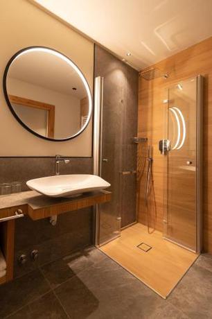 Imagen de la habitación del Hotel Alpi, Campitello di Fassa. Foto 19