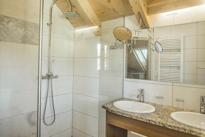 Imagen de la habitación del Hotel AlpiNest. Foto 11