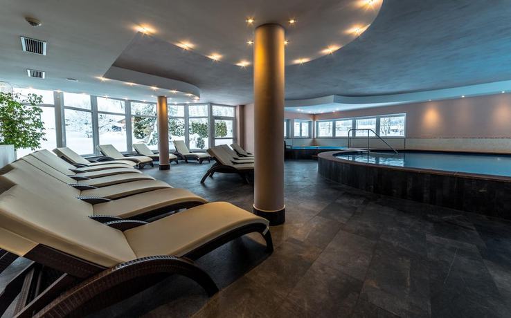 Imagen de la piscina del Hotel Alpin. Foto 18