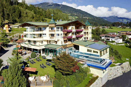 Imagen de la habitación del Hotel Alpin Family Resort Seetal. Foto 2
