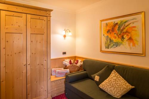 Imagen de la habitación del Hotel Alpin Panorama Hubertus. Foto 7